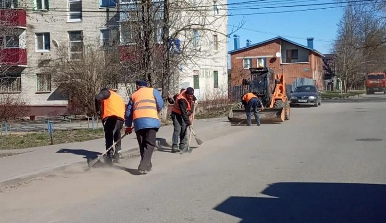 Калужан просят не выходить из дома во время мойки тротуаров
