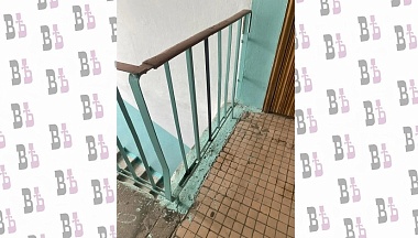 В подъезде починили перила после обращения калужанина в интернете