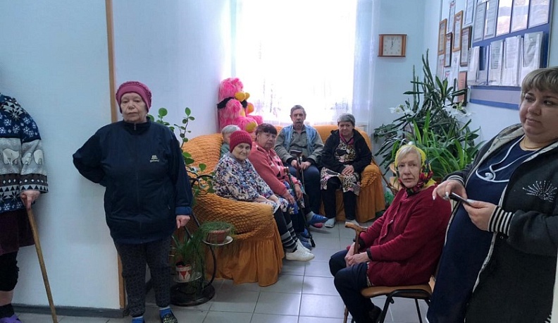 Юнармейцы поздравили жителей Ильинского дома престарелых с Днем пожилого человека