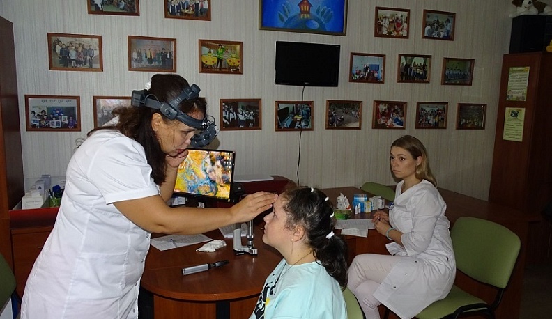 Калужские офтальмологи проверили зрение детей из замещающих семей