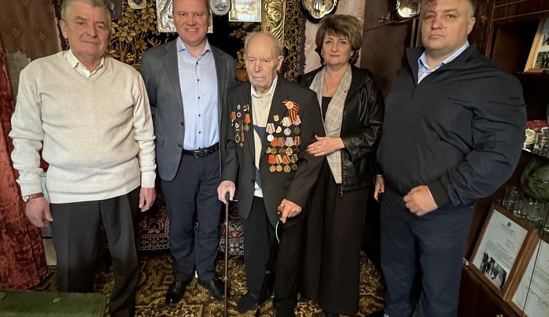 В Боровском районе поздравили с вековым юбилеем ветерана Великой Отечественной войны Георгия Климешина