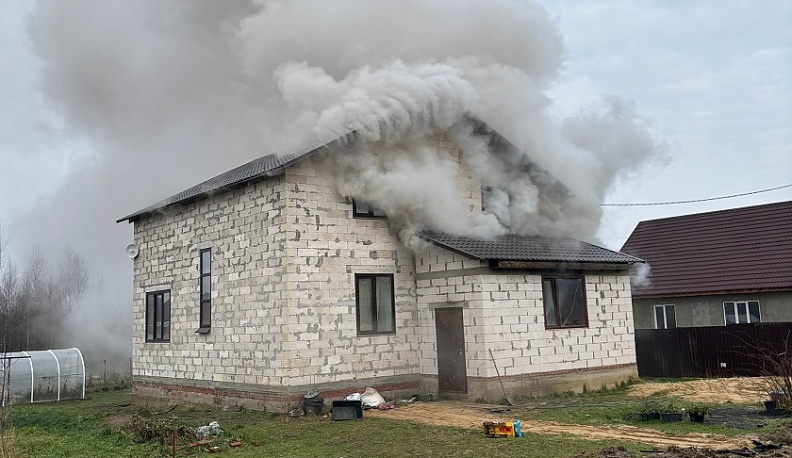 Депутаты помогли семье погорельцев в Ферзиковском округе