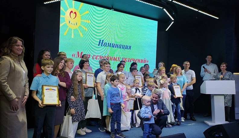 От молодой до «золотой»: в Калуге наградили лучшие семьи области