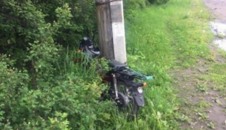 Мопед и ВАЗ столкнулись в Людинове