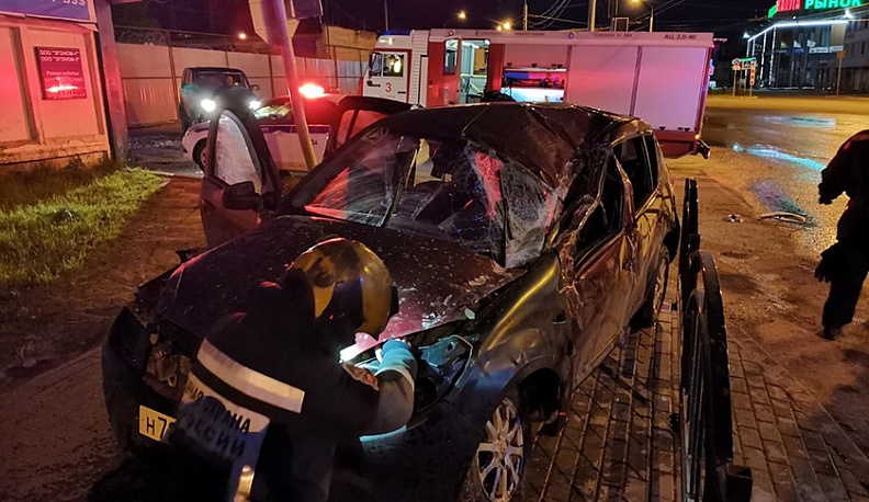 В Калуге этой ночью «Рено» встретилась со столбом