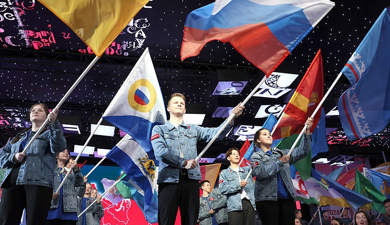 Жители Калужской области участвуют в съезде «Движения первых» 