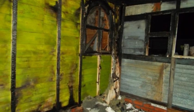 Рецидивист убил собутыльника за мобильный телефон и сжег его дом