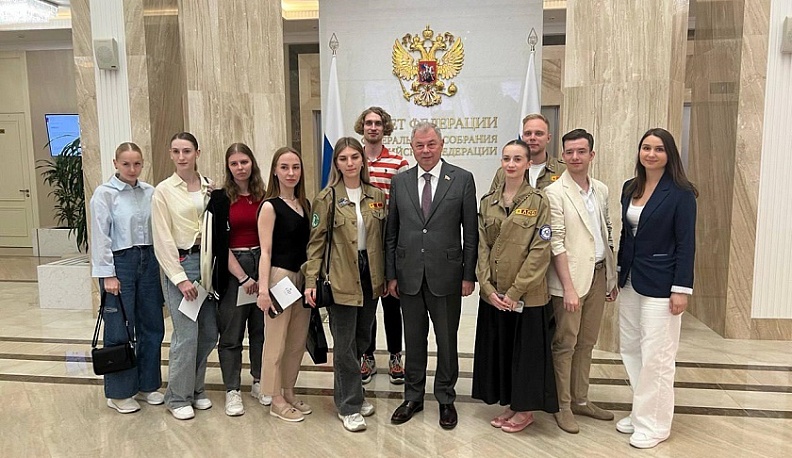 Калужская молодежь встретилась с Анатолием Артамоновым