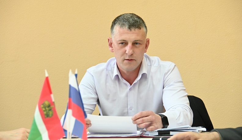 Из командировки в зону СВО вернулся глава Малоярославецкого района Михаил Брук