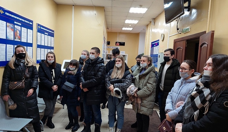 Калужские студенты познакомились с работой миграционной службы полиции