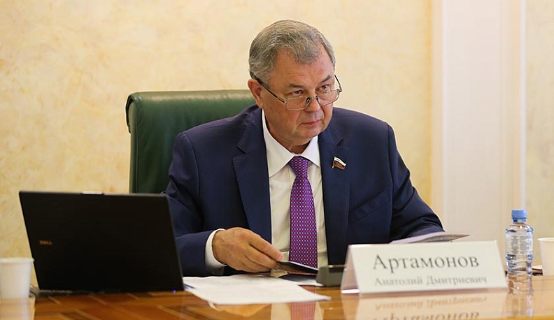 Анатолий Артамонов призвал актуализировать данные о финансовом состоянии регионов