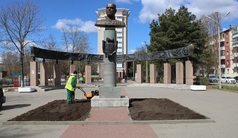 К 9 мая в сквере имени Маршала Жукова в Калуге появятся восемь бюстов Героев Советского Союза
