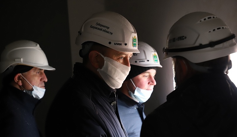 Владислав Шапша отметил нехватку рабочих на стройке Дворца спорта