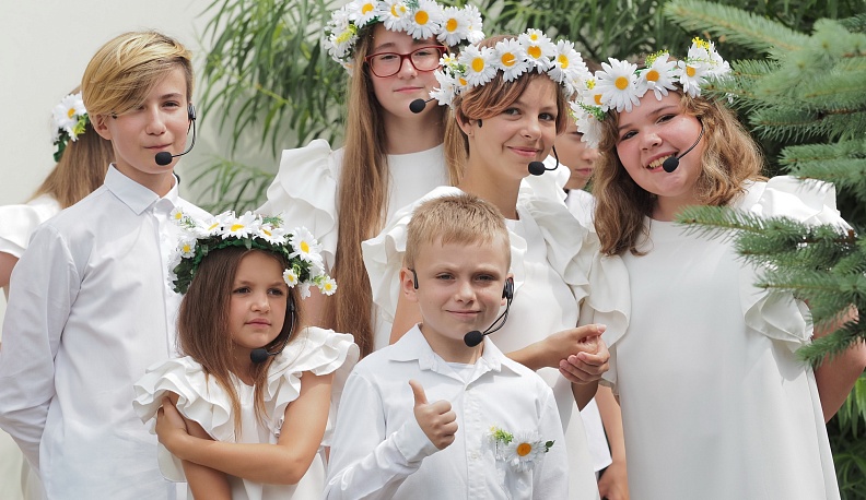 В Калуге в сквере Никитского храма отпраздновали День семьи, любви и верности
