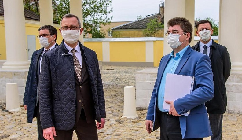 Владислав Шапша положительно оценил работы по реставрации усадьбы Золотарёвых