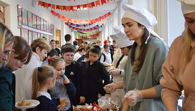 В Тарусе прошла благотворительная школьная ярмарка