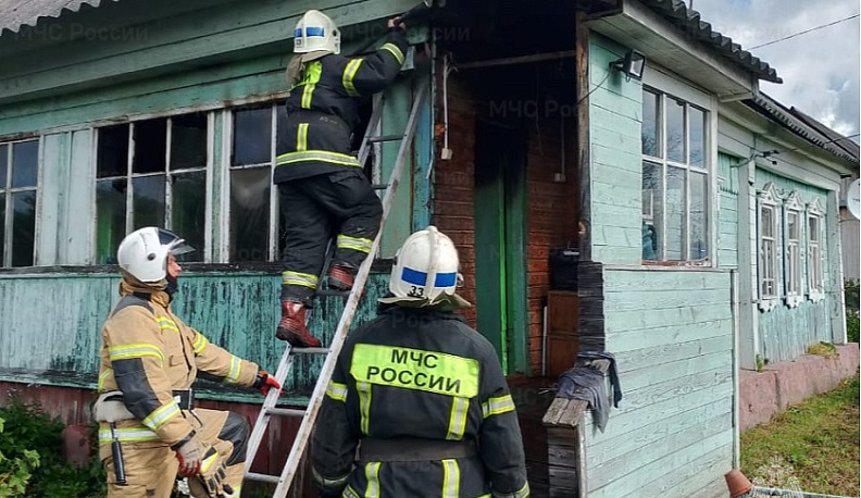В деревне Износковского района загорелся жилой дом