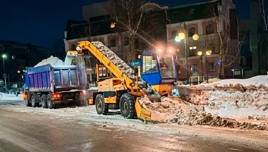 В Калуге продолжают убирать снег