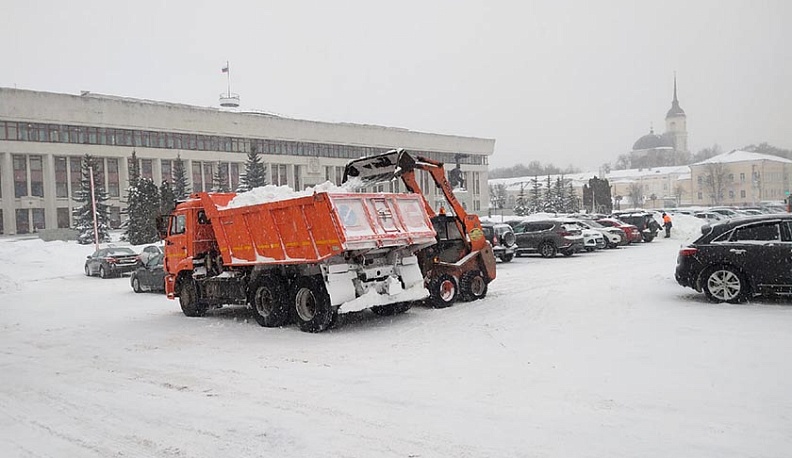 Городской голова Калуги опроверг слухи о работе коммунальной техники в Москве