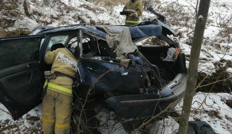 Иномарка упала с моста в Калужской области