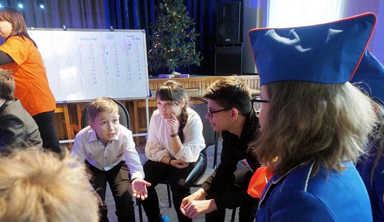 Дети изготовили украшения для калужской «Ёлочки ГАИ» 