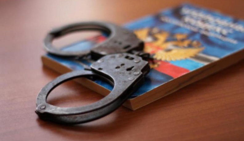 В Калужской области мужчина выстрелил в соседа из пистолета