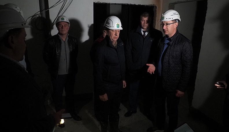 Владислав Шапша побывал в Калуге на стройплощадке Дворца спорта