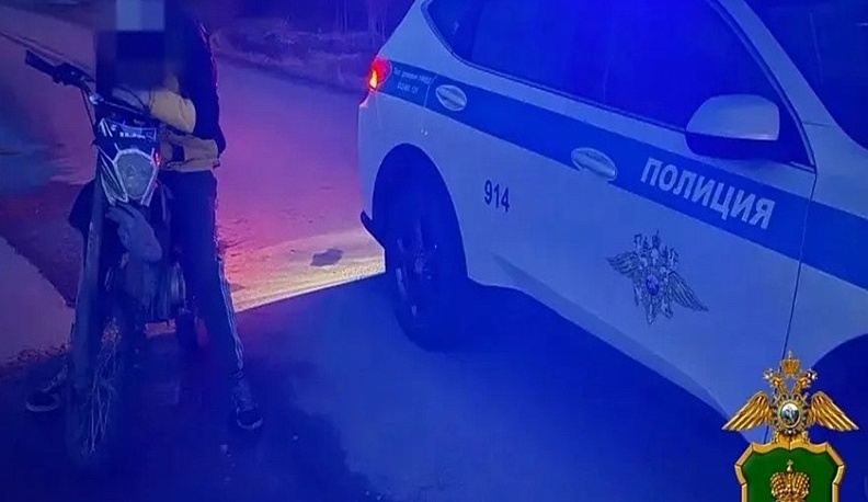 В Калуге сотрудники Госавтоинспекции пресекли опасную поездку подростка на мотоцикле