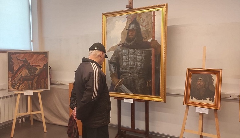 На фестивале «УграФест» открылись уникальные выставки костюма, портретов, оружия и доспехов