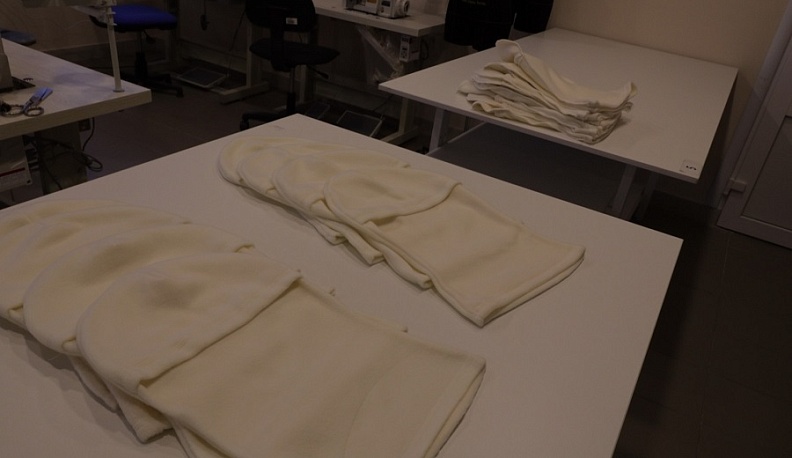 Студенты Калужского колледжа сервиса и дизайна отшили почти 400 балаклав для участников СВО