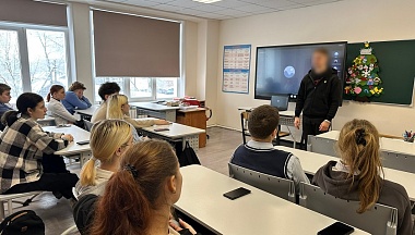 Участник СВО рассказал старшеклассникам Ферзиковского округа о профессиях и особенностях военной службы