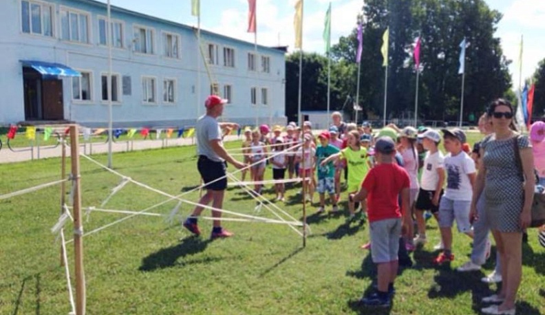 На каникулах  школьники Дзержинского района активно приобщаются к спорту