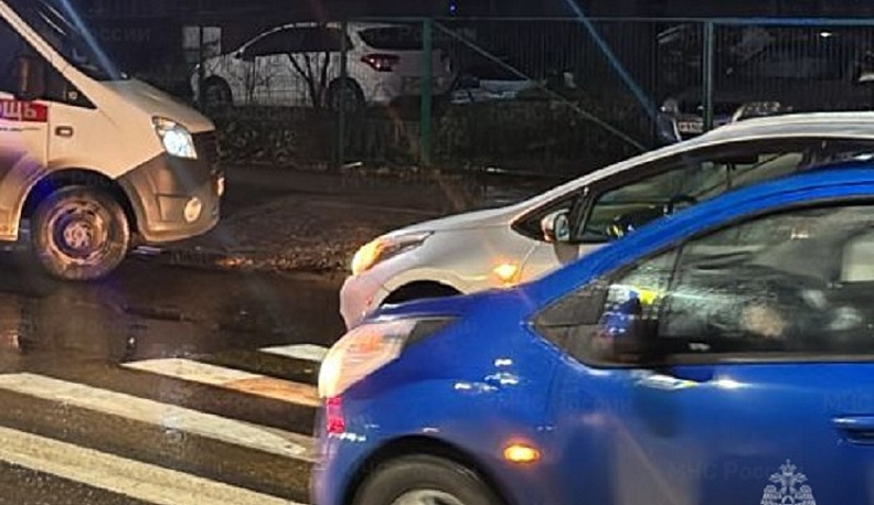 Автомобиль сбил нескольких пешеходов в Калуге