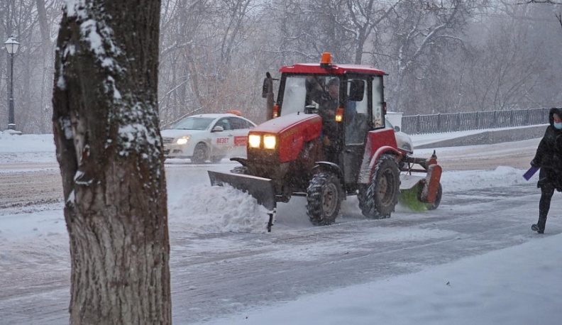 В Калужской области на федеральных трассах снег убирают 92 единицы техники
