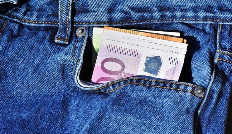 Продавец дважды обворовал свой магазин