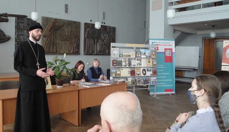 Библиотека имени В.Г. Белинского познакомила юных калужан с житием Амвросия Оптинского
