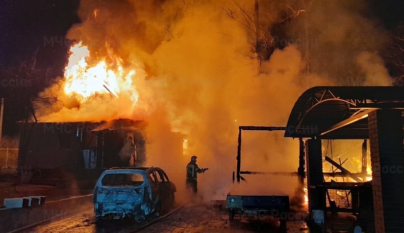 Ночью в Калужской области загорелась квартира