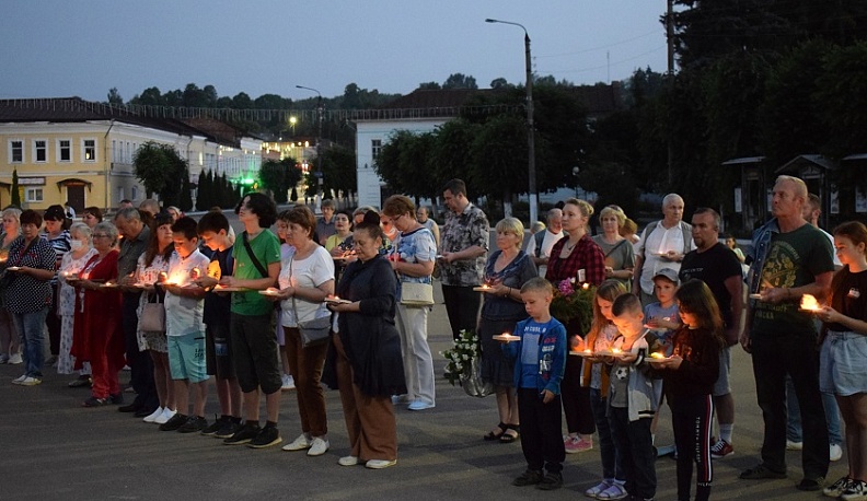 Таруса зажгла свечи памяти