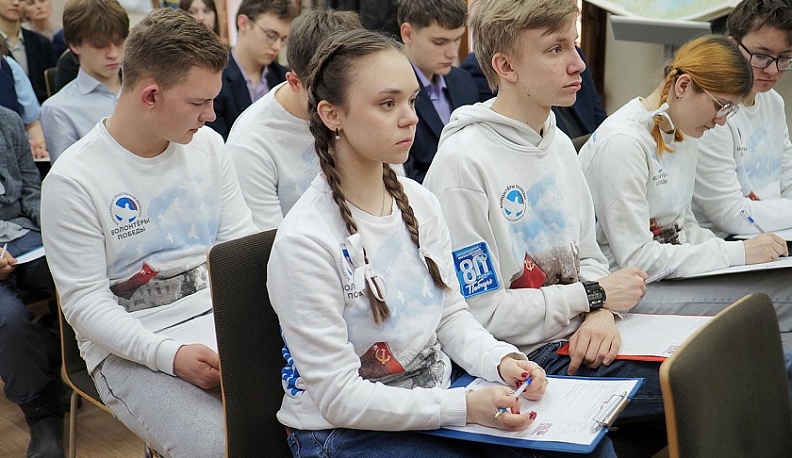 Калужские школьники написали диктант, посвященный воссоединению Крыма с Россией