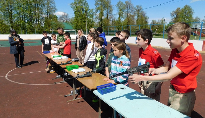 Юнармейцы Калужской области соревновались в быстроте и меткости