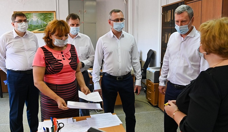 Владислав Шапша поручил калужскому ПФР всем будущим мамам региона выплачивать пособия