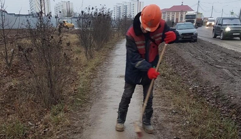В Боровском районе строители помыли тротуары