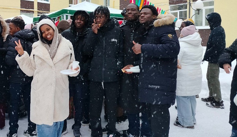 Студенты КГУ отметили Масленицу