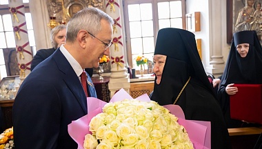 Владислав Шапша поздравил с юбилеем  настоятельницу Свято-Никольского Черноостровского женского монастыря Игумению Николаю