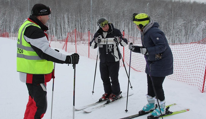 Горнолыжный спорт помогает губернатору отвлечься от работы