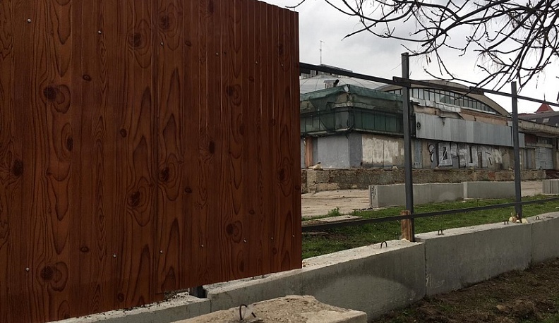 В Калуге готовятся к сносу здания бывшего рынка