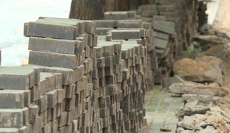 В Калуге еще раз объяснили, зачем меняют тротуарную плитку