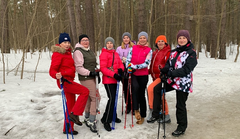 Двадцатиградусный мороз не стал помехой для калужских любителей скандинавской ходьбы