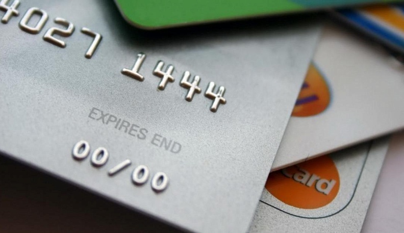 В Людинове женщина похитила 40 тысяч с карты брата подруги