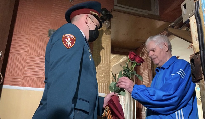 В Калуге прошел «Парад у дома ветерана»